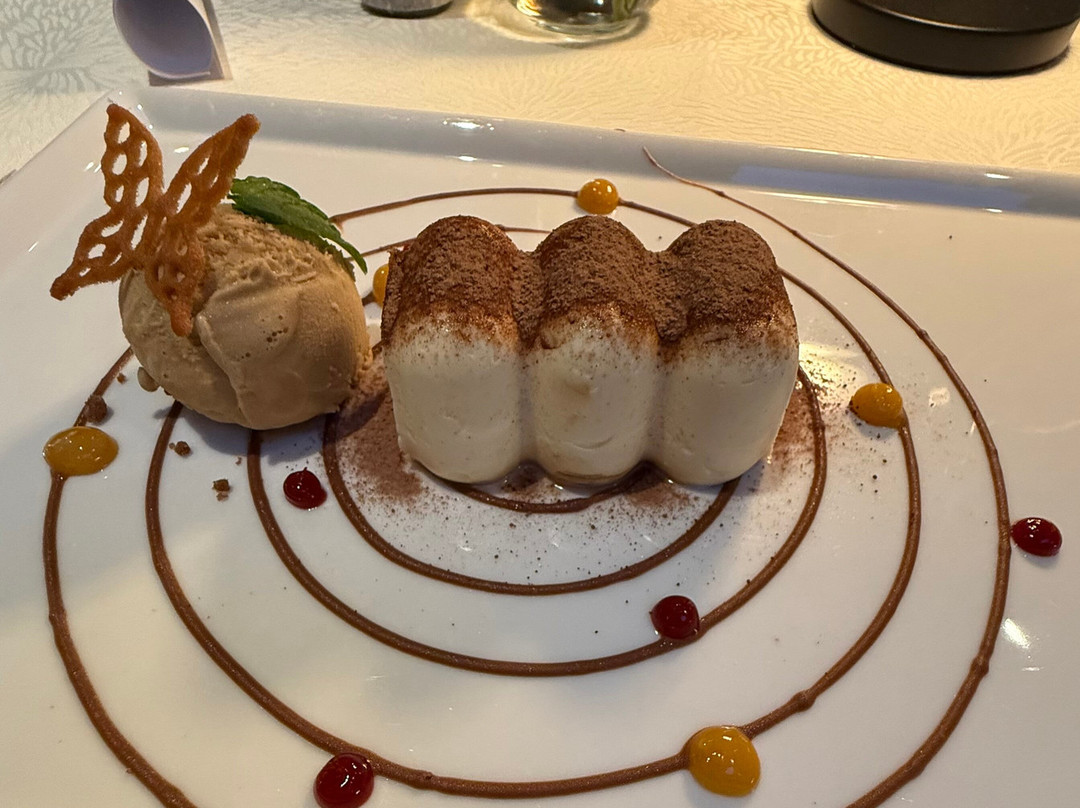 小鹿酒店主图