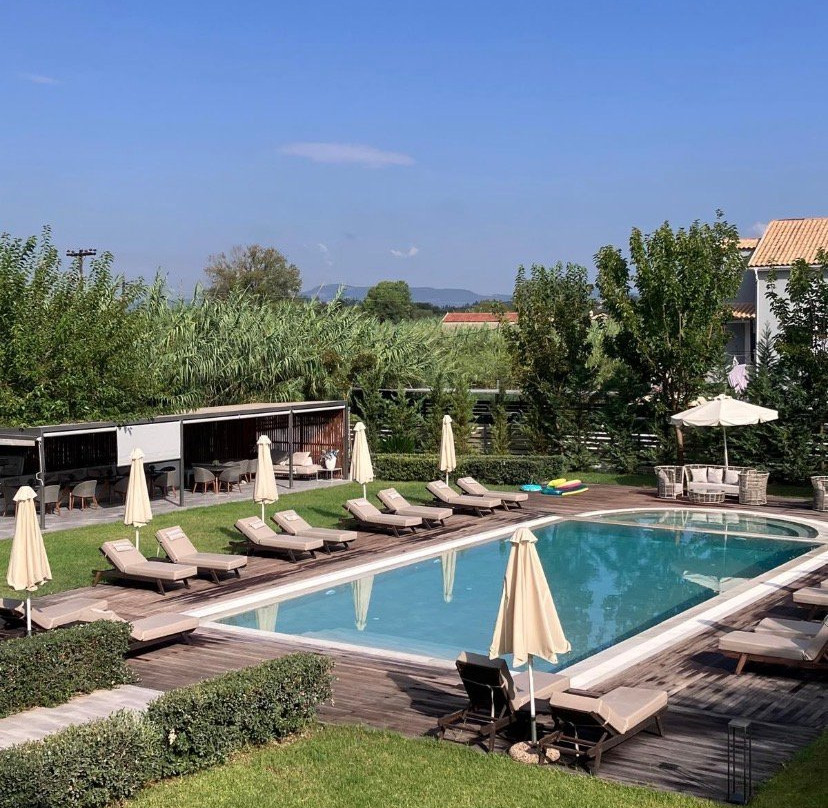 Private Villa and Pool with Lake Views and Sunset Terraces at the Grove主图