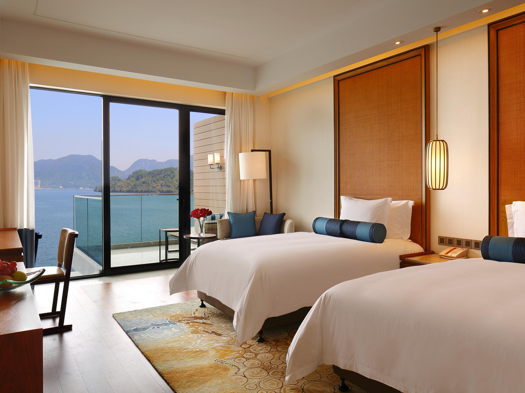 黄山太平湖绿地皇冠假日酒店主图