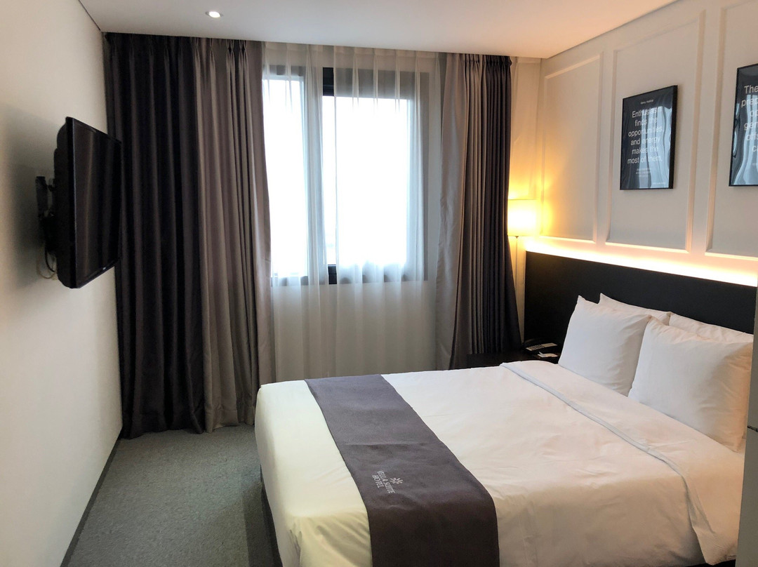 Vella Suite Hotel
