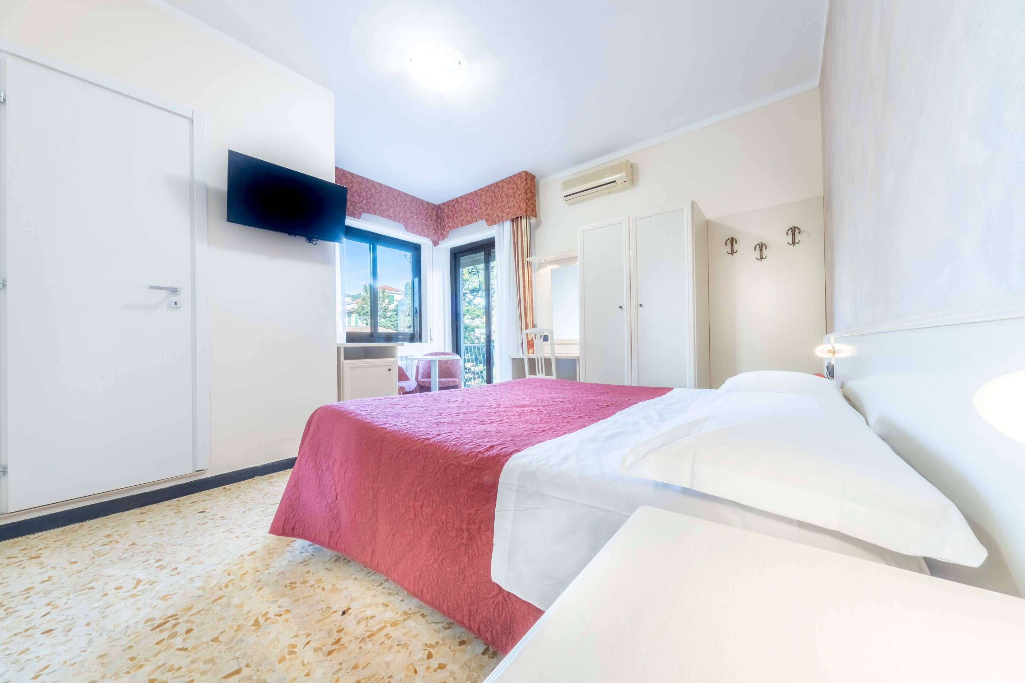 Gold Hotel-官方