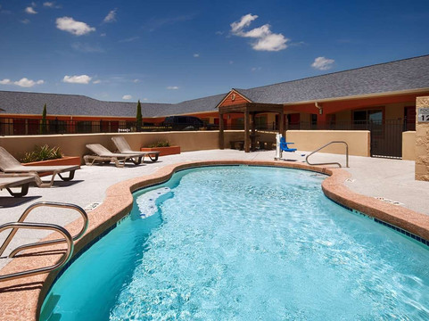 木风贝斯特韦斯特套房酒店主图