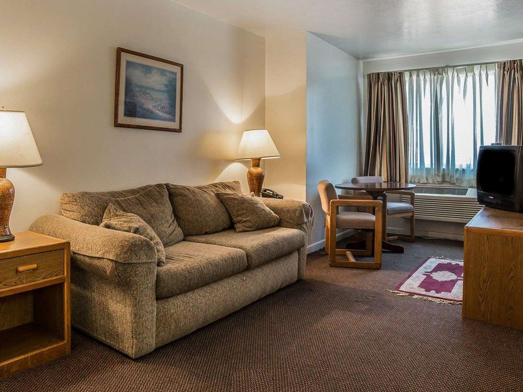 Ameri-Stay Inn & Suites