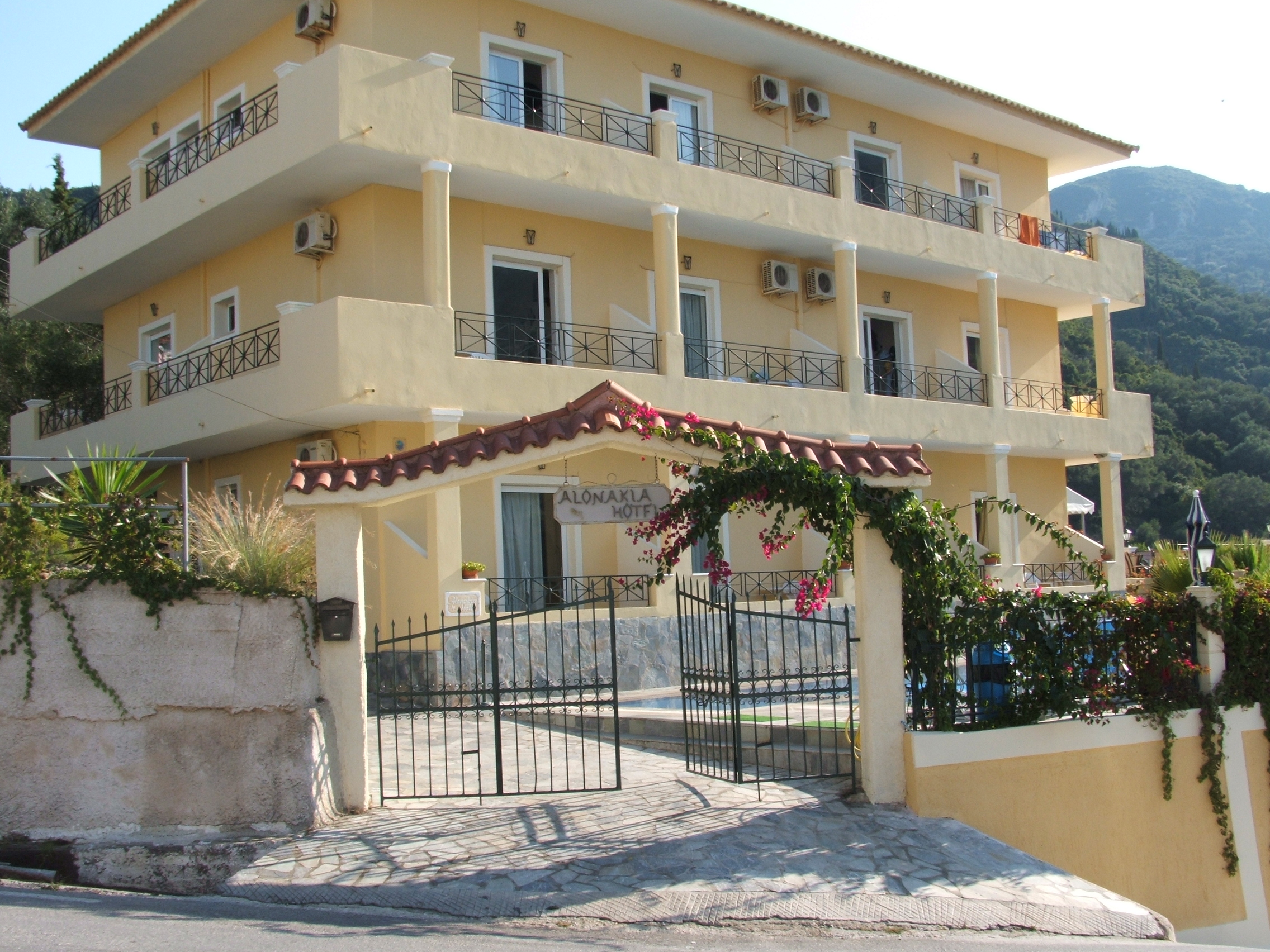 Alonakia Hotel-浴室
