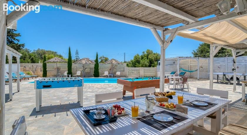 Dahlia Apartments And Studios