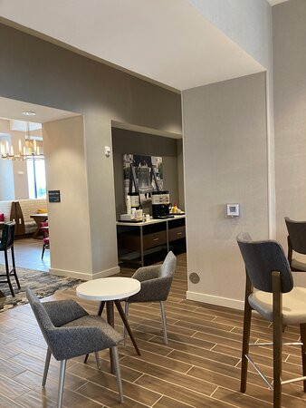 Hampton Inn & Suites Raleigh Midtown主图