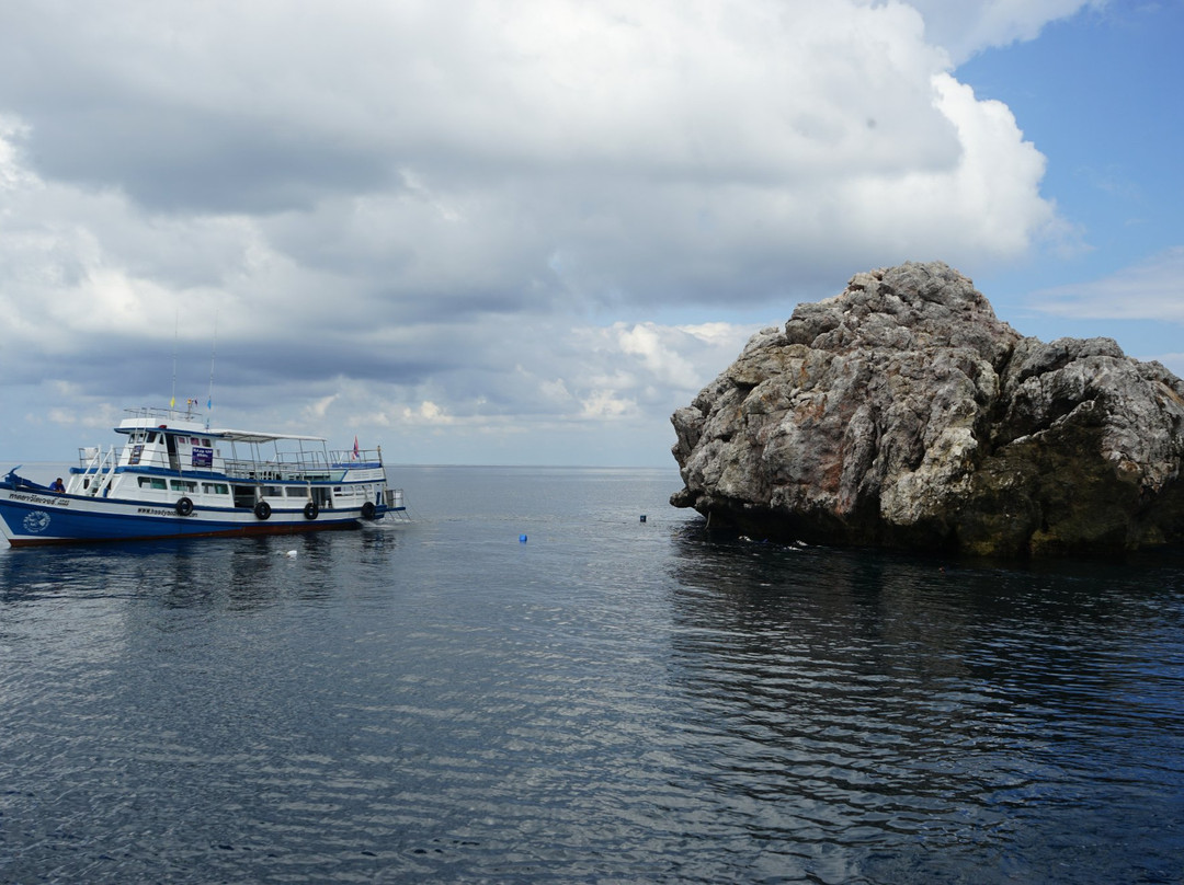 Sail Rock (Dive Site)景点图片