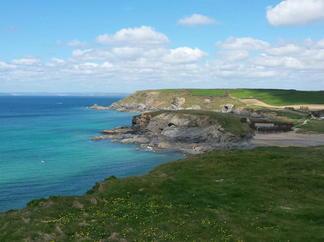 Gunwalloe Church Cove Beach景点图片