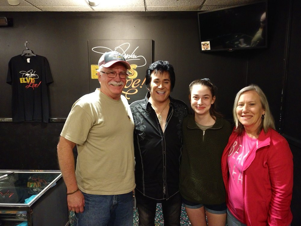 Jerry Presley's God and Country Theaters-布兰森必去景点