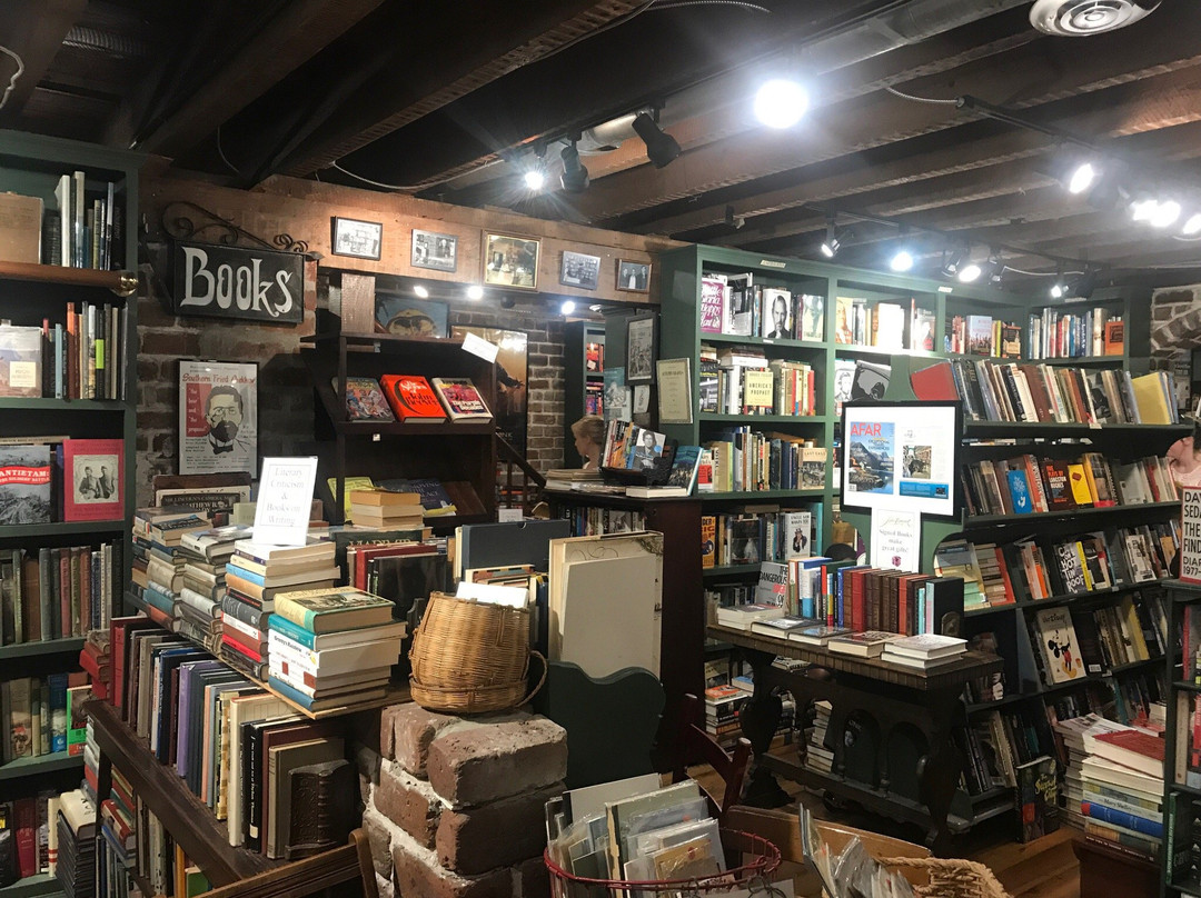 The Book Lady Bookstore景点图片