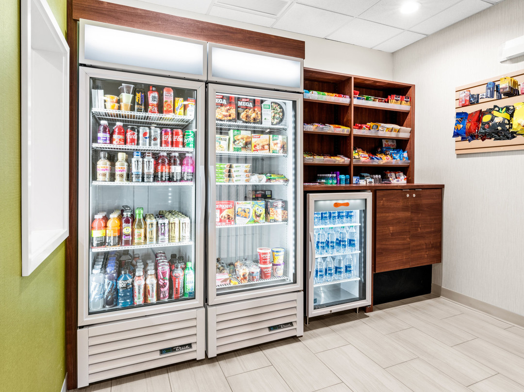 Holiday Inn Express & Suites Klamath Falls Central By IHG主图