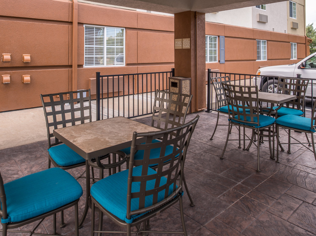 Candlewood Suites Topeka West by IHG主图