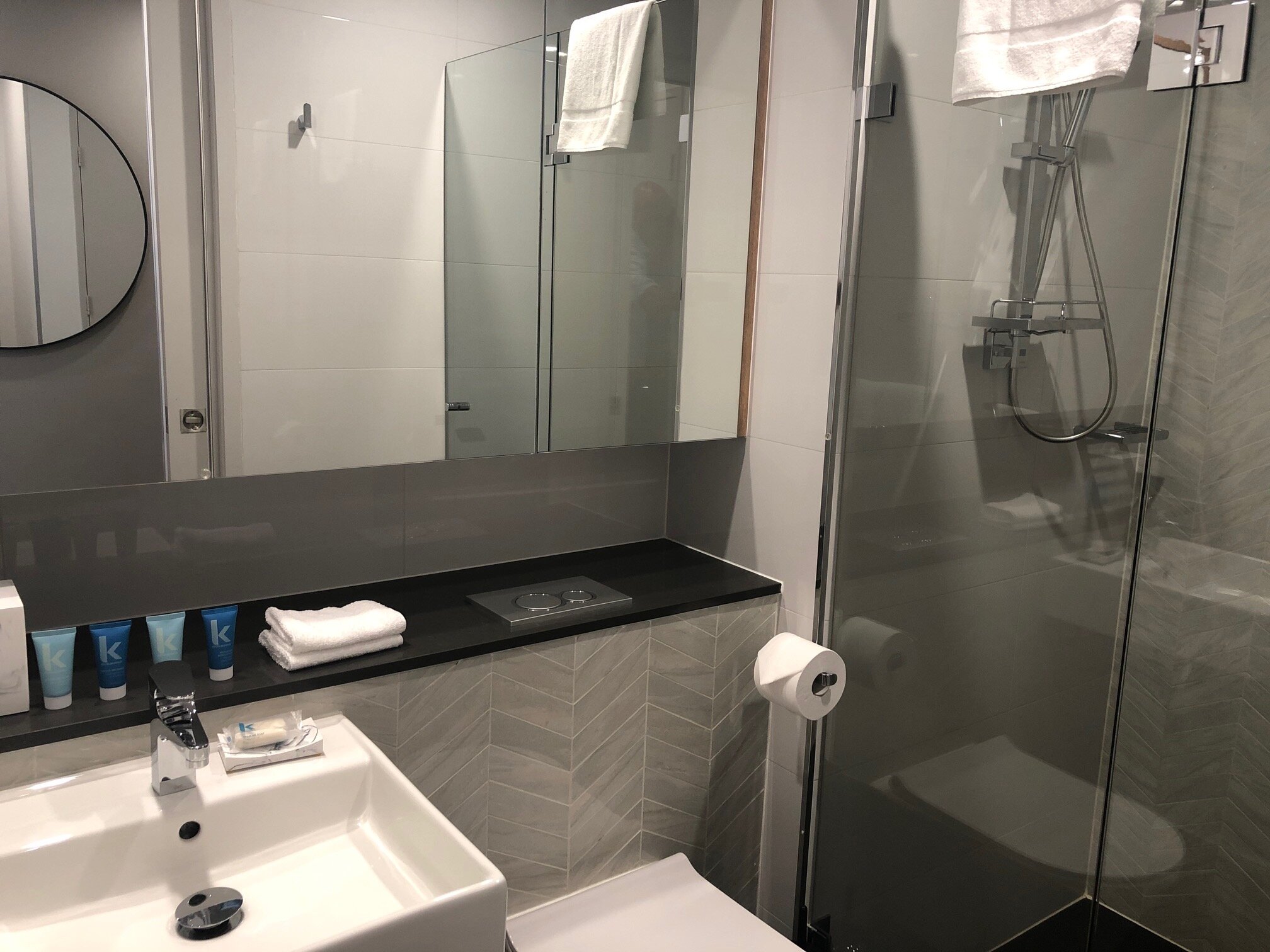Meriton Suites Coward Street, Mascot-浴室