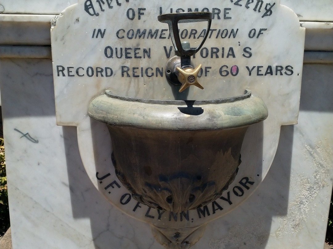 The Queen Victoria Record Reign Fountain景点图片