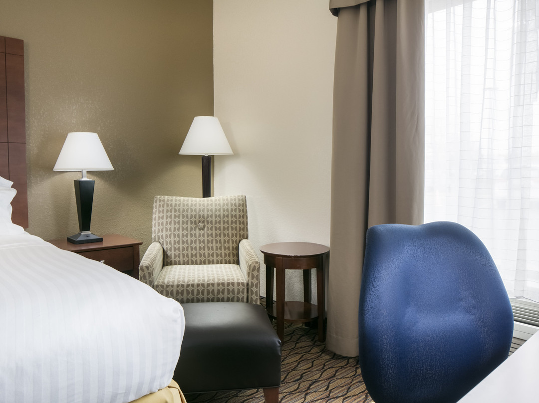 Holiday Inn Express & Suites Clinton By IHG主图