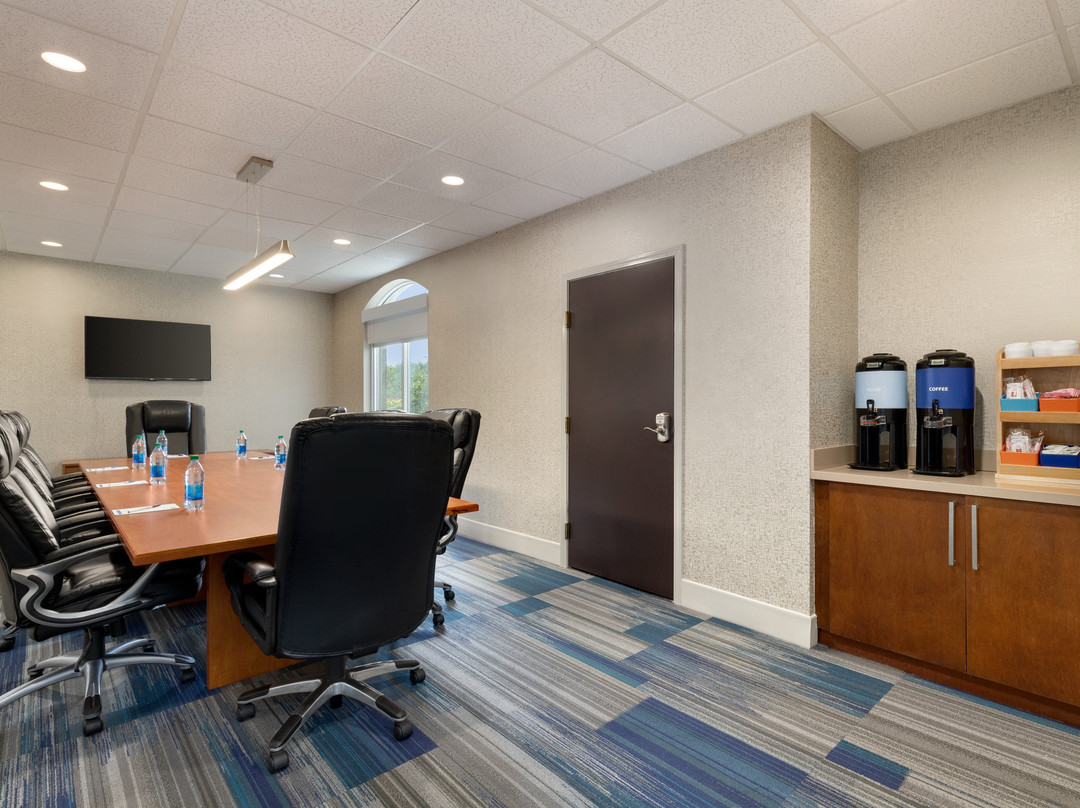 Holiday Inn Express & Suites Auburn - University Area by IHG主图