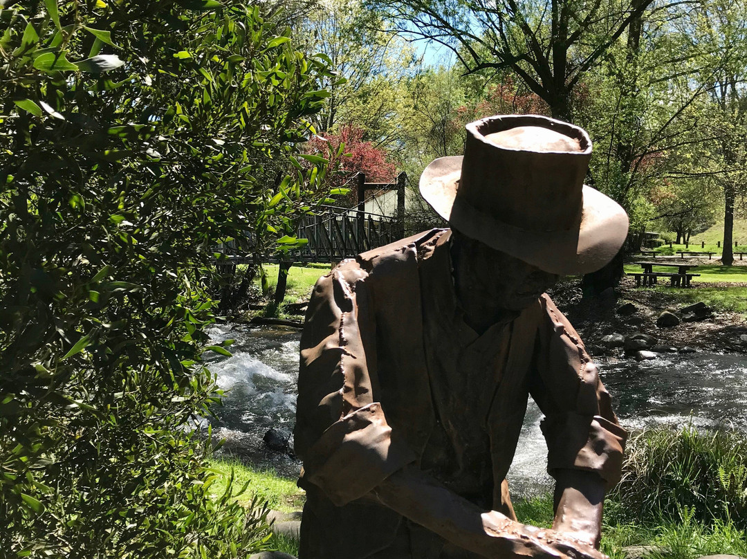 The Statue of the Gold Prospector-Harrietville必去景点