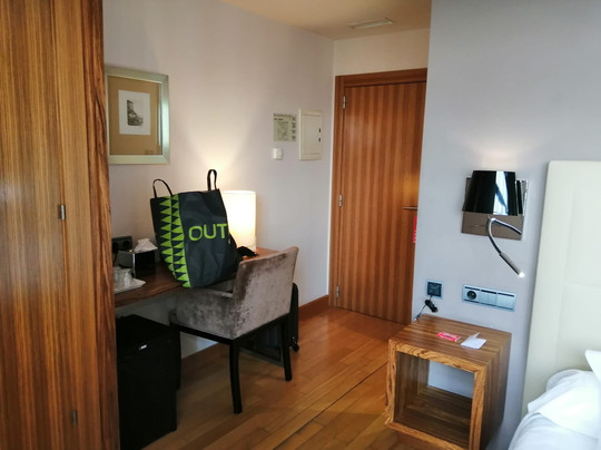 老赌场酒店主图