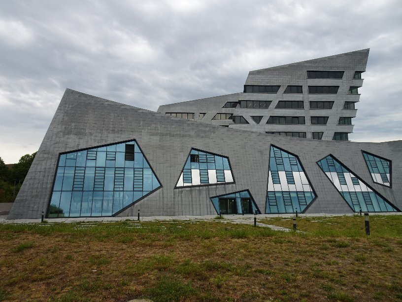 Zentralgebaude Leuphana Universitaet-吕讷堡必去景点