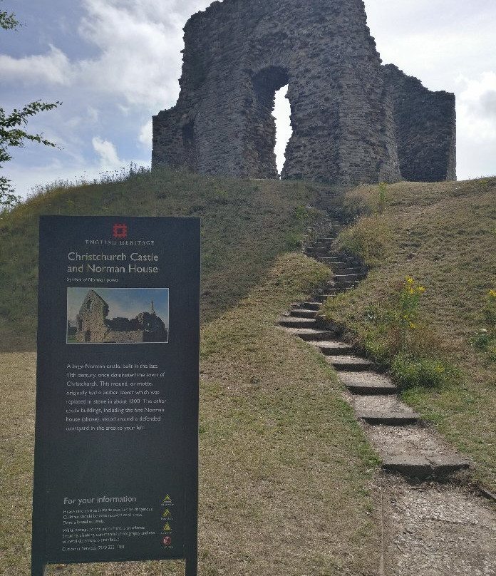 Christchurch Castle景点图片