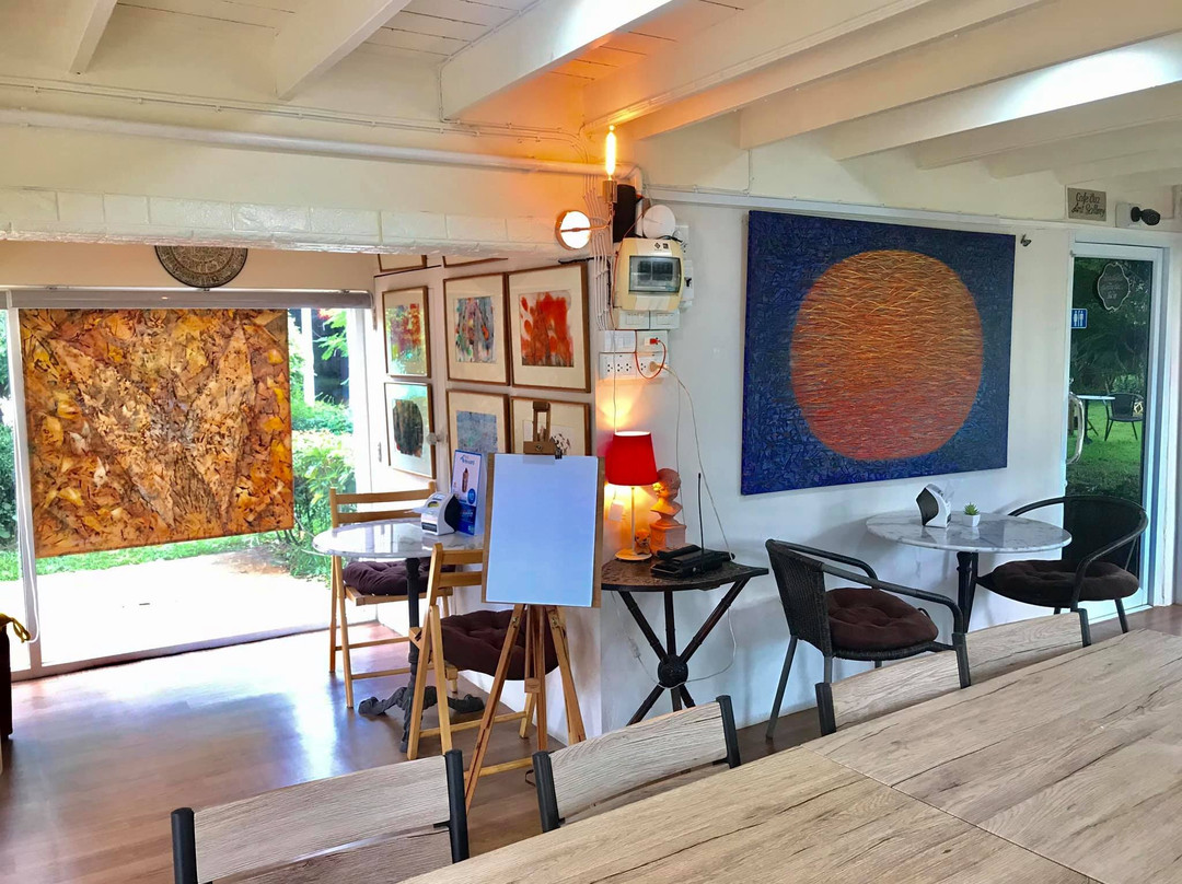 Moon Fox Cafe Inn & Art Gallery主图