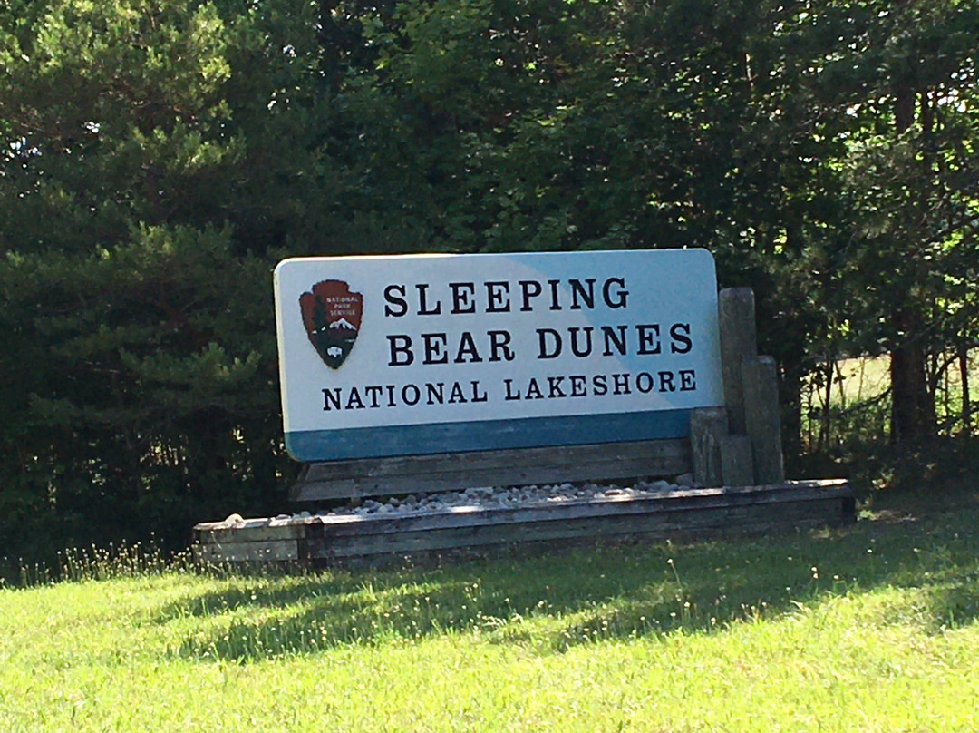 Empire Lakeshore Inn主图