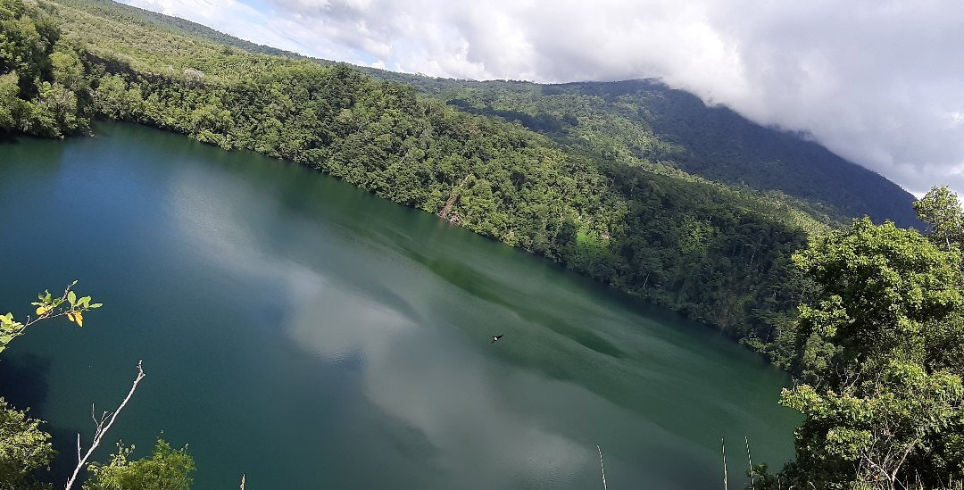 Lake Tolire Besar景点图片