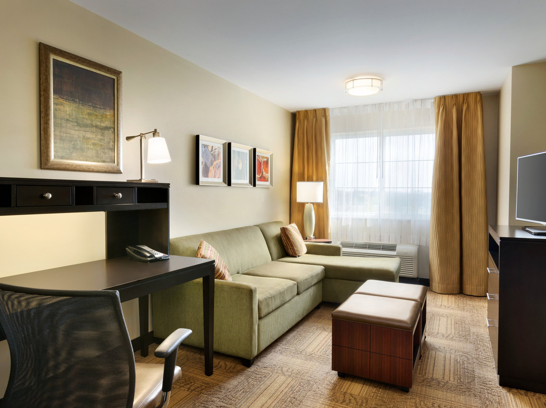 西埃德蒙顿驻桥套房酒店主图