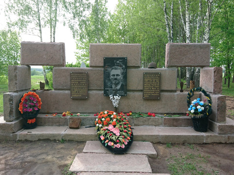 Pamyatnik YU.V. Kondratyuku