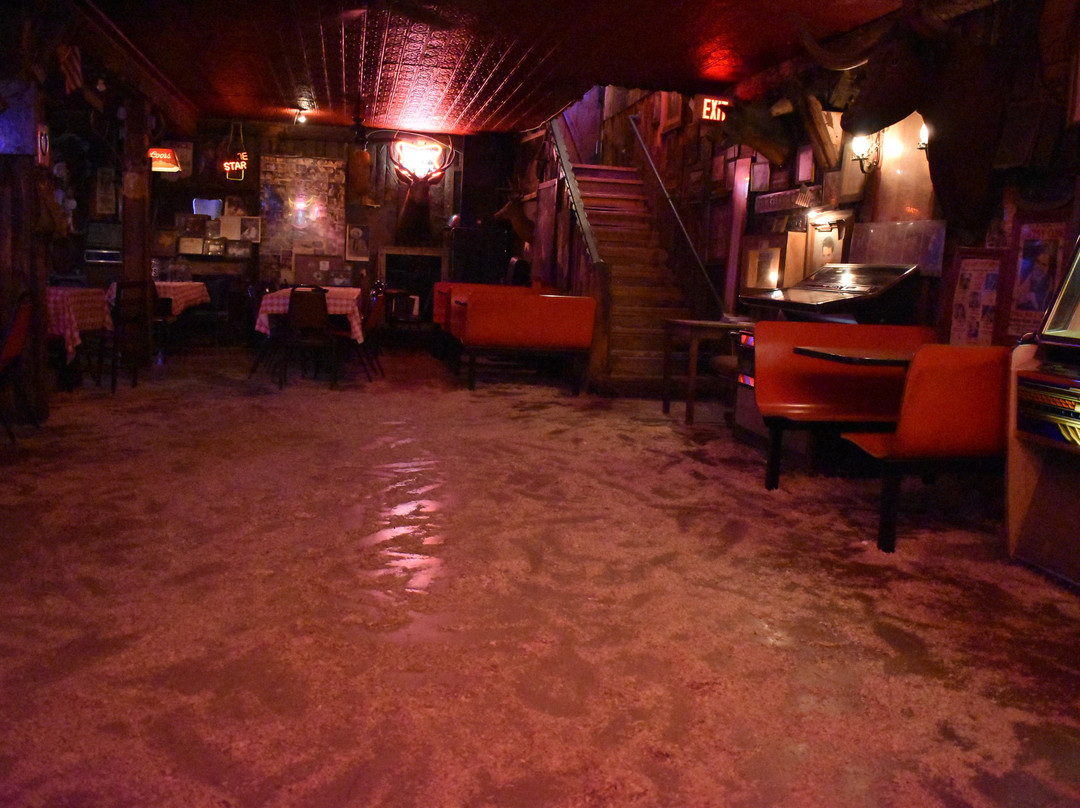 Arkey Blue's Silver Dollar Bar-Bandera必去景点