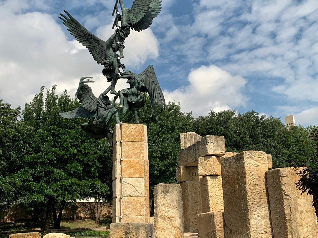 Jacob's Dream Sculpture景点图片
