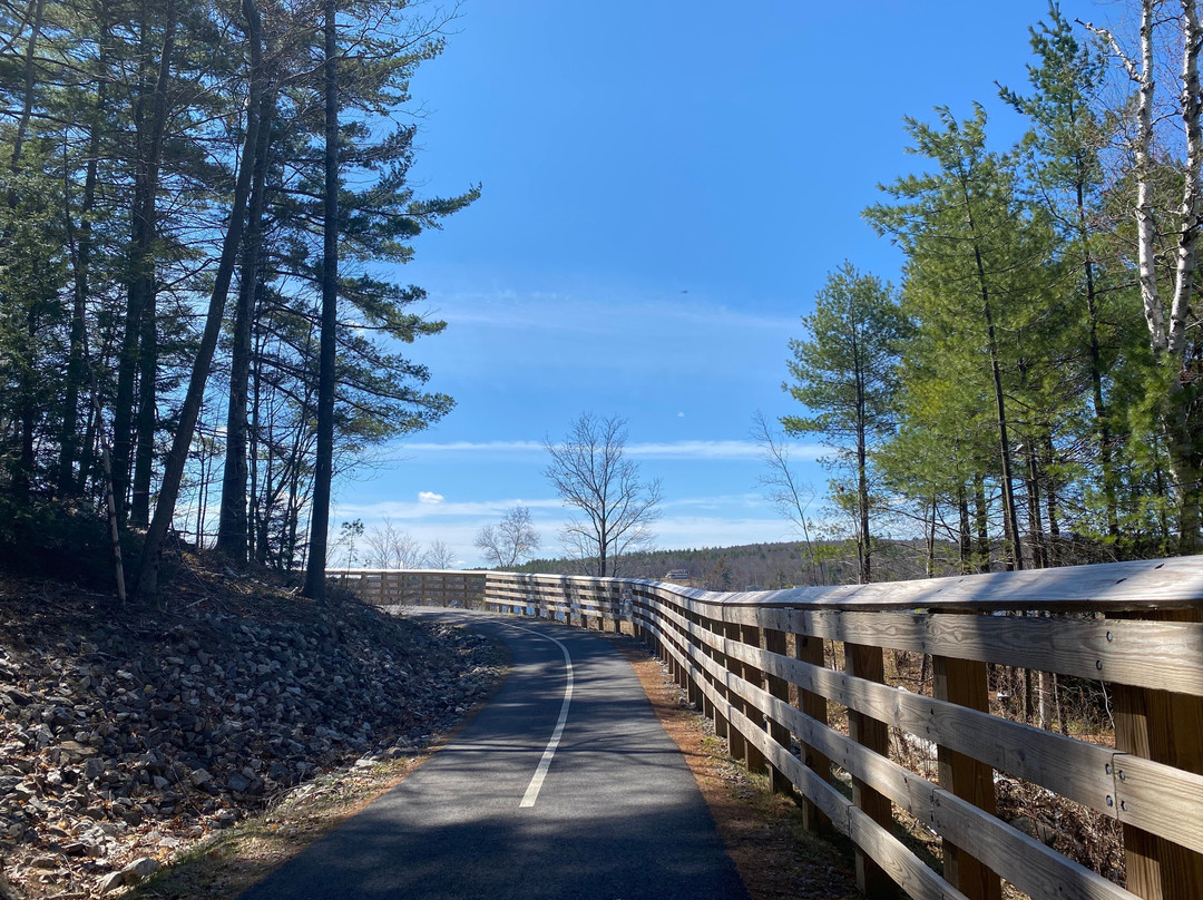 Lake Winnisquam Scenic Trail景点图片