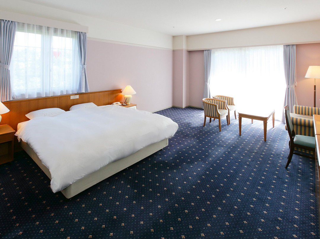 那须费罗拉雄酒店主图