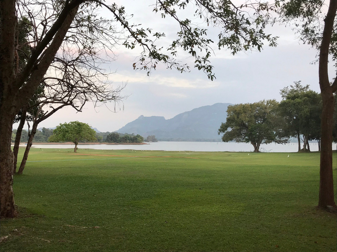 阿玛亚湖酒店主图