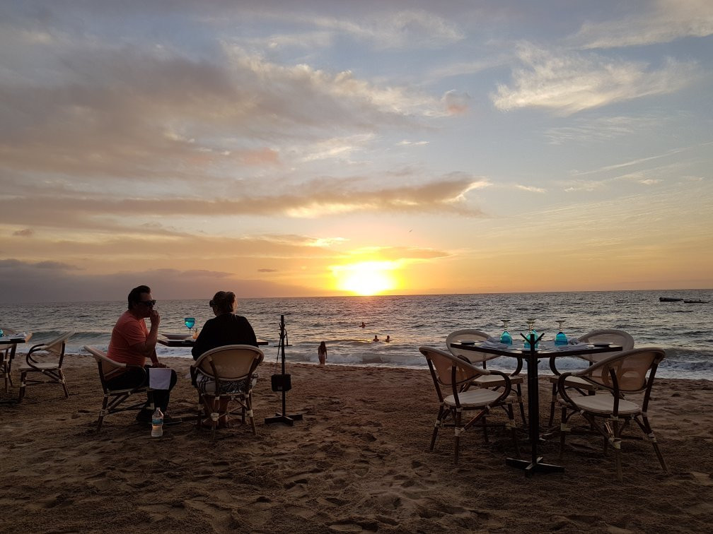 Olas Altas-瓦拉塔港必去景点