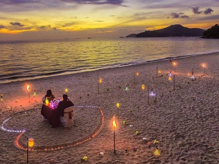 Pantai Teluk Batik-红土坎必去景点