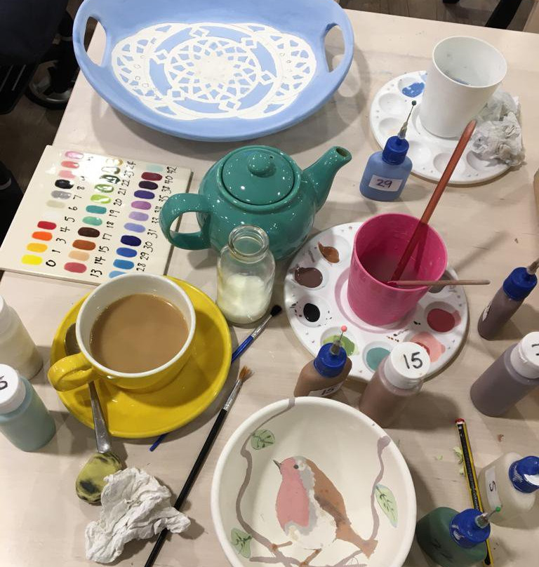 The Ugly Duckling Pottery Painting Coffee House景点图片