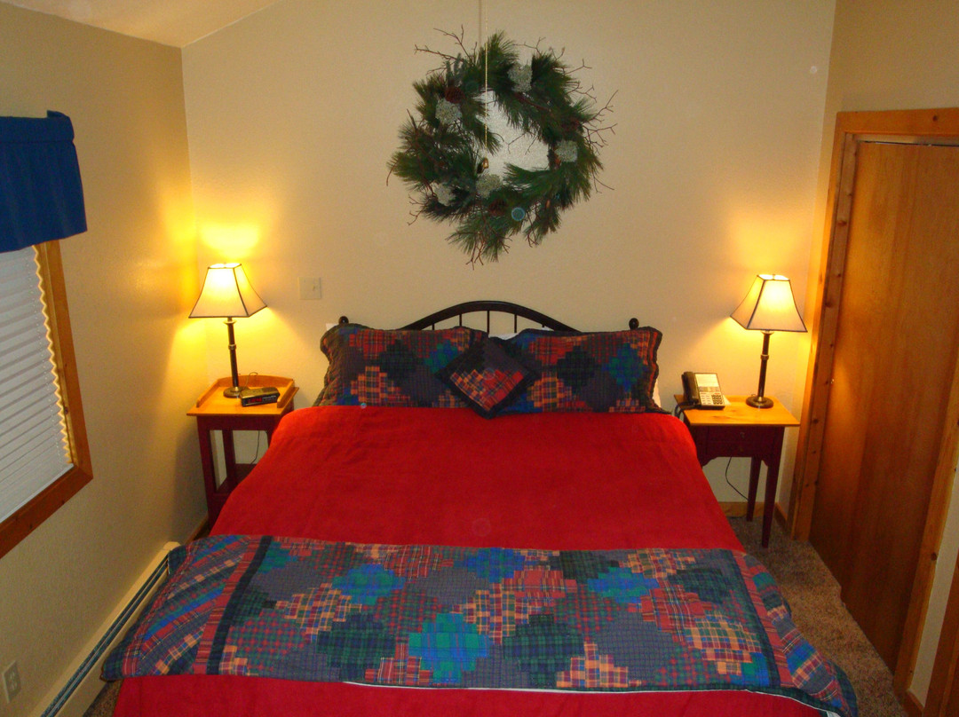 Bristlecone Lodge主图