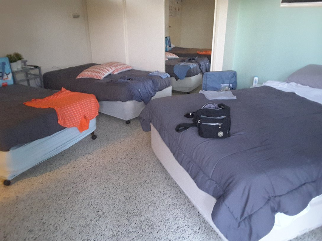 鸸鹋海滩度假酒店主图