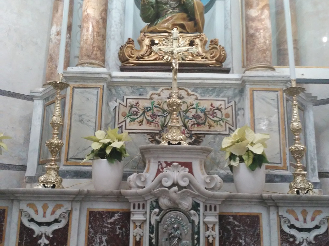 Santuario S. Anna-Lettere必去景点