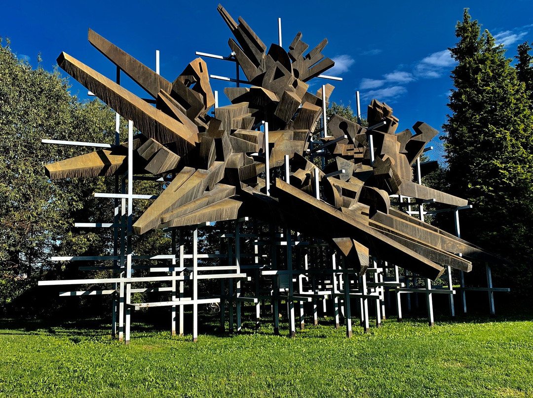 Monumento alla Resistenza-库内奥必去景点