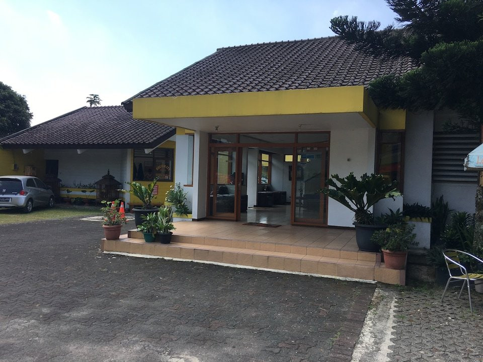 OYO 1996 Koneng Hotel主图