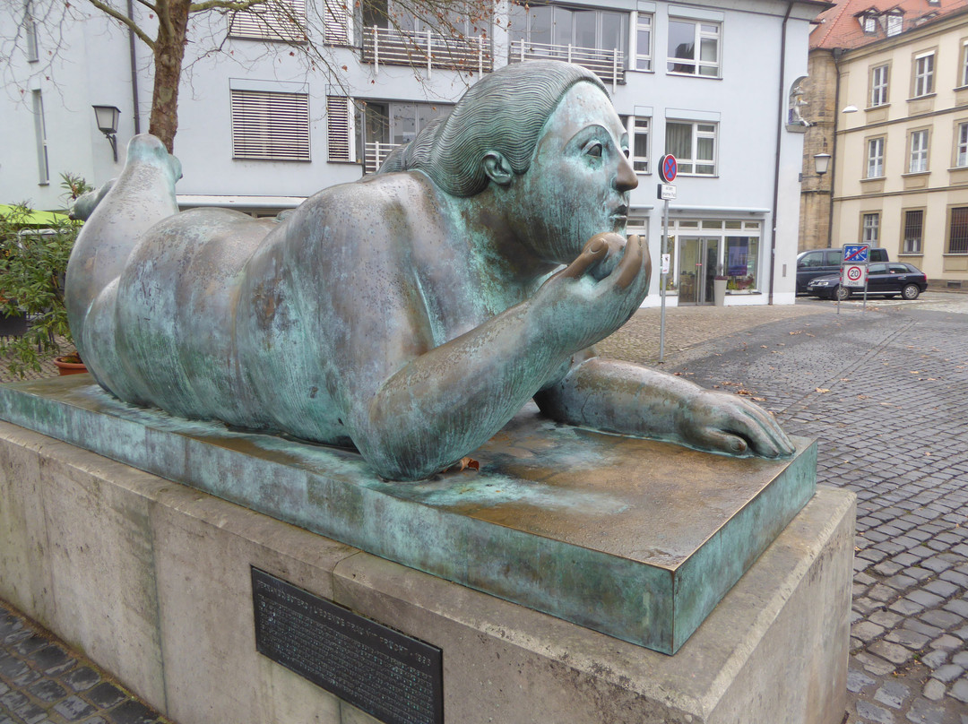 Liegende mit Frucht - Skulptur von Botero景点图片