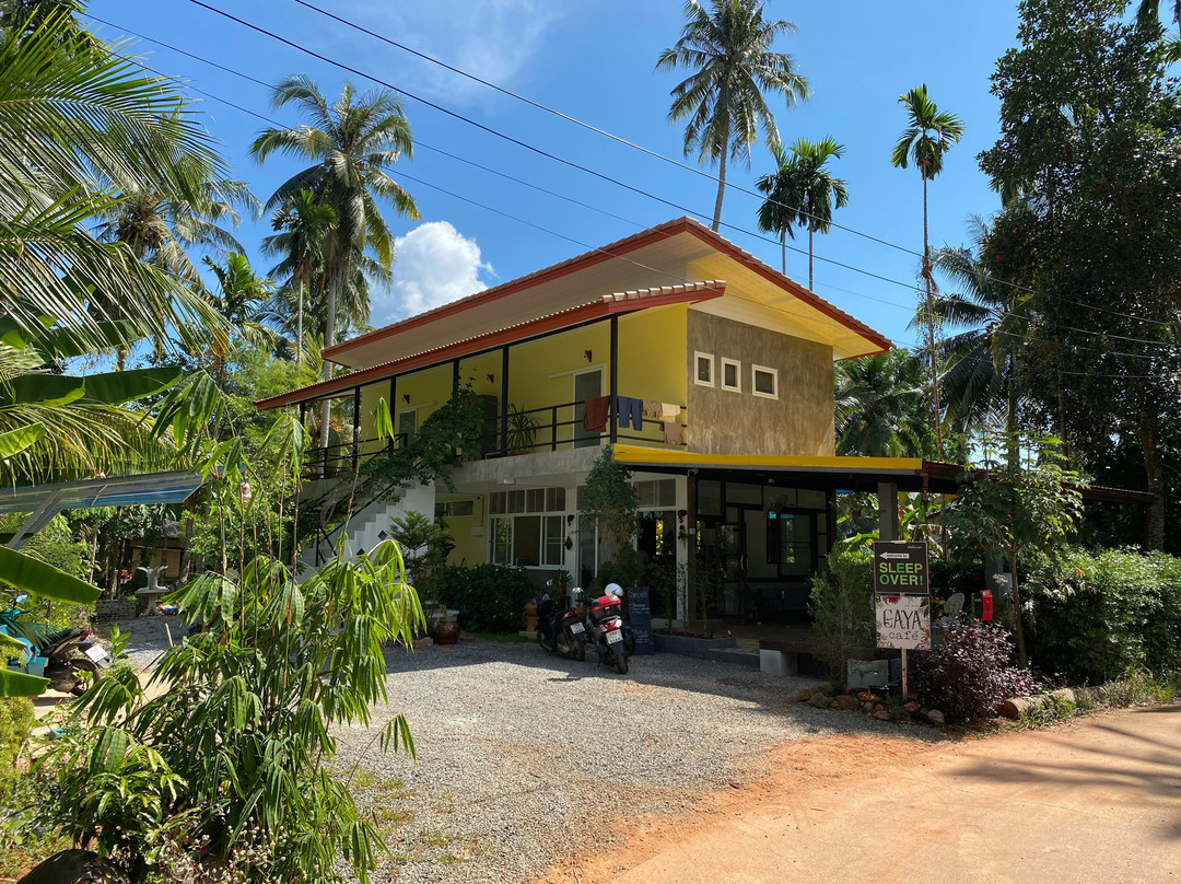 Gaya Café & Sleepover! Hostel