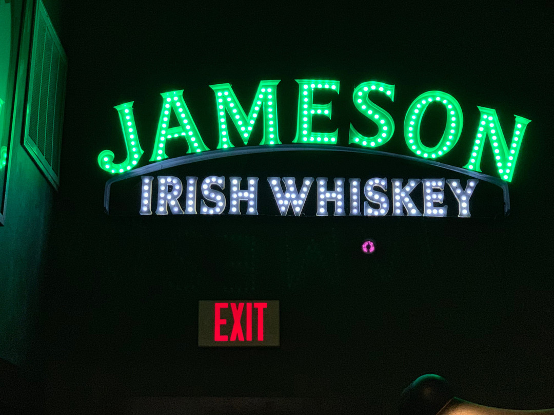 Lowell餐馆和美食-Johnny's Lounge