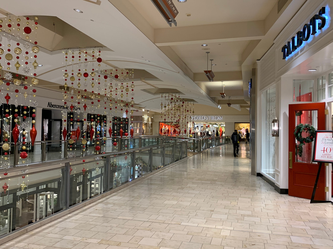 The Shops At Mission Viejo景点图片