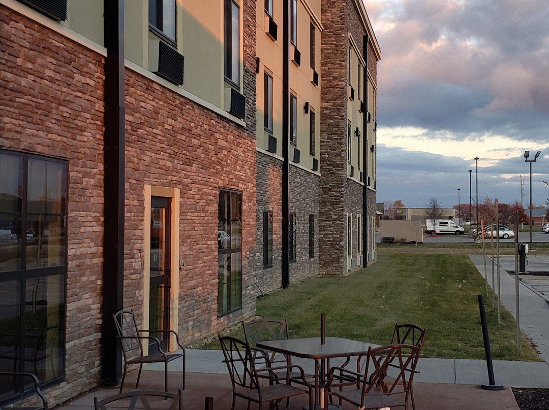 Comfort Inn & Suites Cedar Rapids CID Eastern Iowa Airport主图