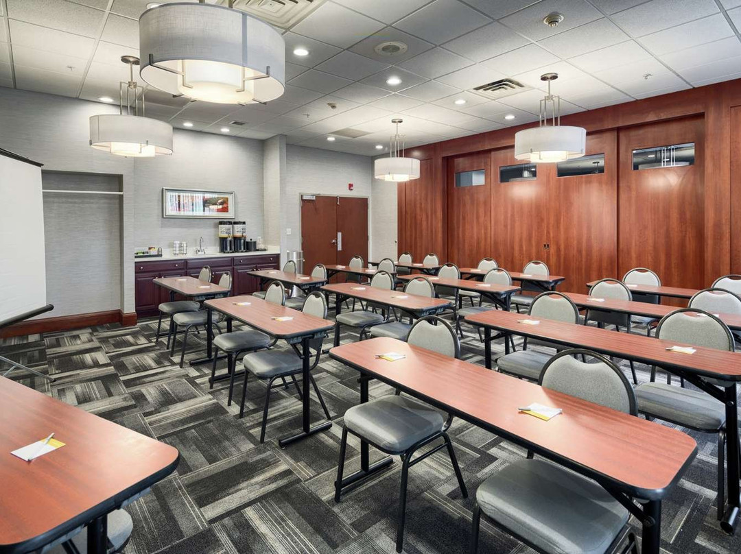 Hampton Inn Louisville-Northeast主图