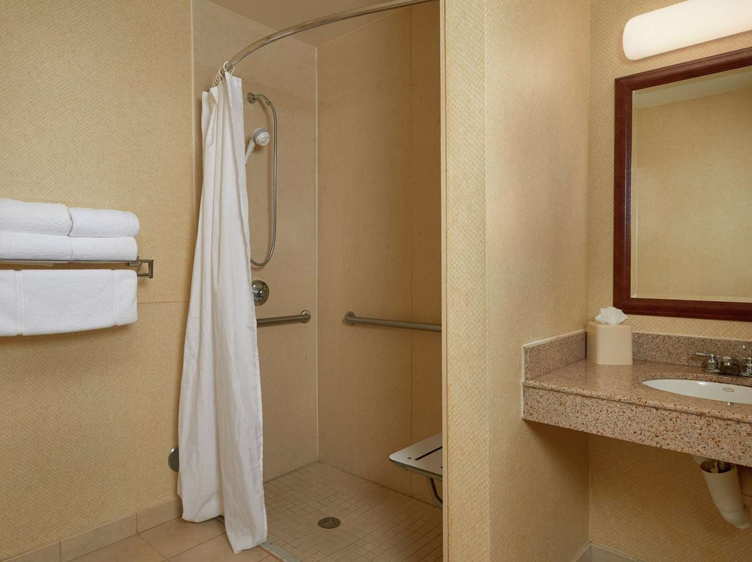 纽波特纽斯希尔顿花园酒店主图