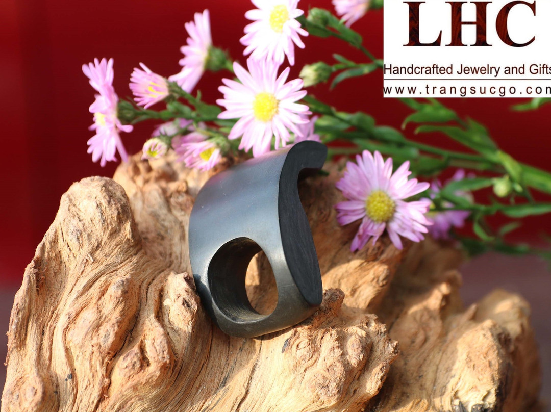 LHC Wooden Handcrafted Jewelry and Gifts景点图片